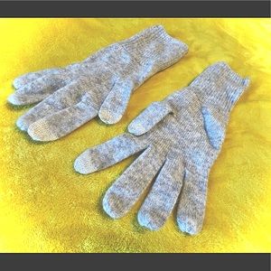 FREE WHEN BUNDLED NWOT 100% Cashmere Light Grey Gloves